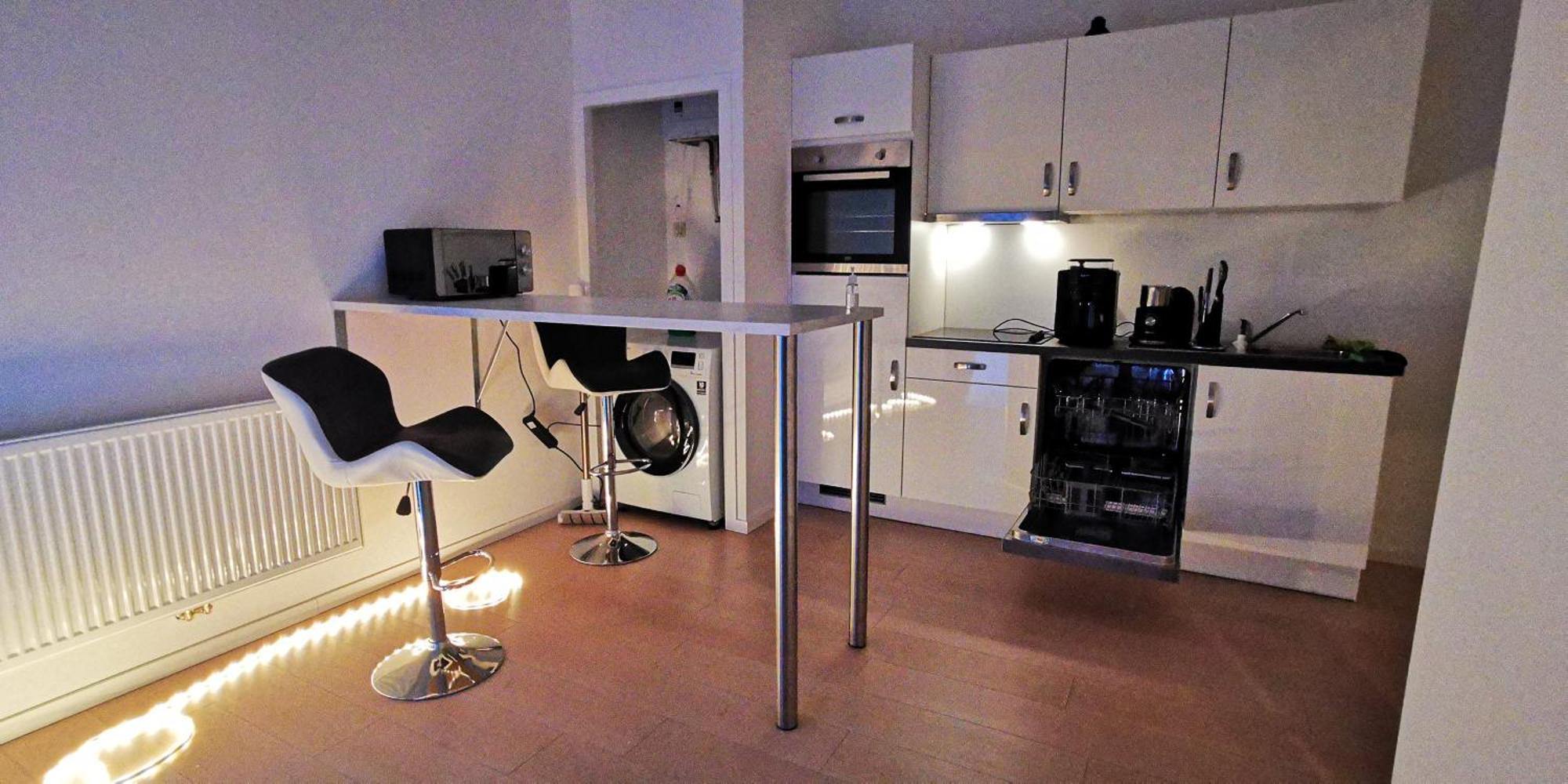 Entire Modern Studio With Terrace - North Station Брюксел Екстериор снимка